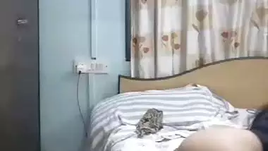 Cute girlfriend round ass showing viral xxx MMS