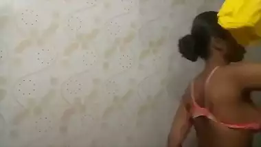 Girlfriend shaving pussy recorded for boyfriend