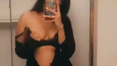 Hot figured Tamil model girl nude selfie video