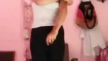 Desi films own XXX show taking clothes off and posing naked in sex video