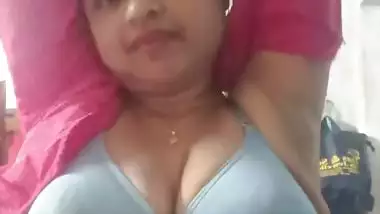 Long boobs aunty stripping blouse and topless