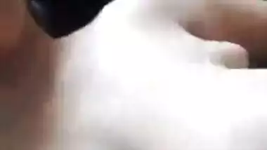 Mature Indian aunty in nature's garb show on selfie cam
