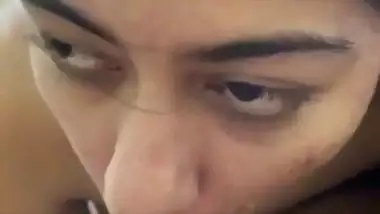 Hindi girl tries blowjob and satisfies boyfriend