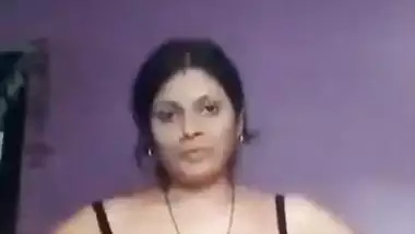 Kolhapur lady records her Indian nude MMS for her lover