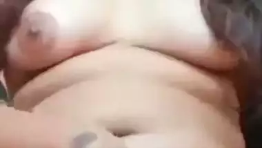 Nude Indian teen exposes her pussy and ass