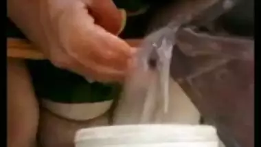 Desi bitch pussy washing video