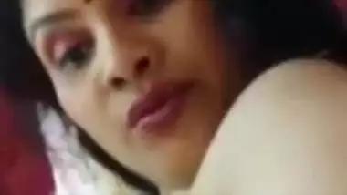 Desi bhabi show boob