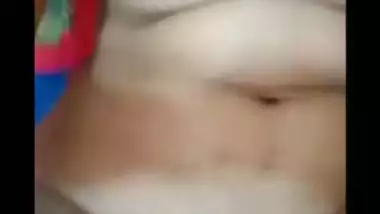 Cute girlfriend black pussy fingering on viral video call