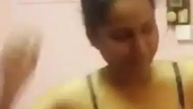 Tamil Girl Removing Top & Sucking Dick wid Audio