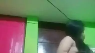 Desi nude Assamese girl shows her big boobs and pussy