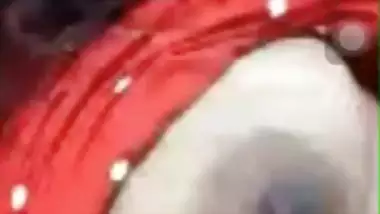 Cute expression bhabhi shows boobs and pussy on video call
