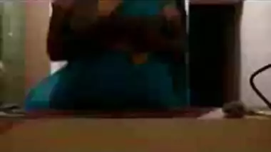 indian aunty dress change hot