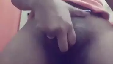 Fingers with blue manicure help Indian wench explore porn cavity